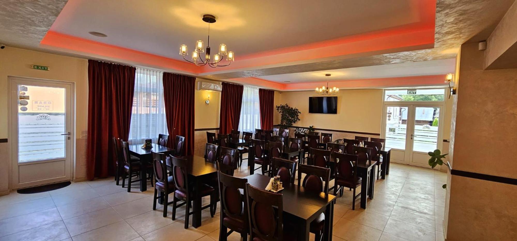 Pensiune Restaurant Pizzerie 2 Pauni Borşa Exteriör bild