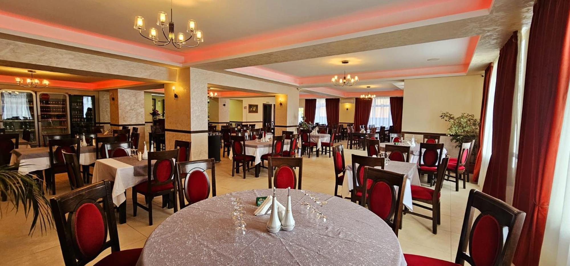 Pensiune Restaurant Pizzerie 2 Pauni Borşa Exteriör bild